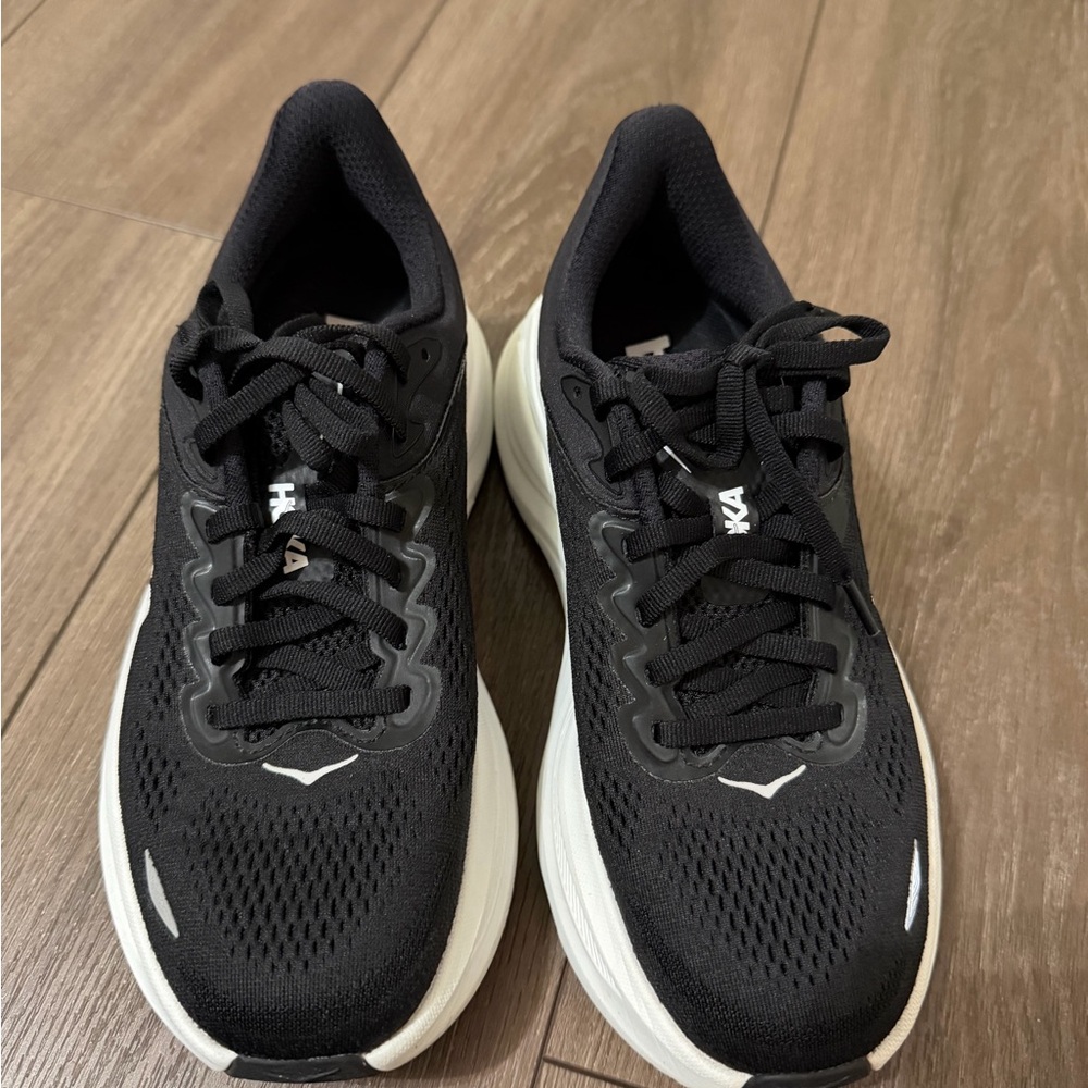 Hoka Black and White Running Shoes bondi 9 size 7